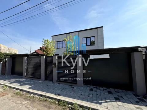 будинок за адресою Листопадна вул.