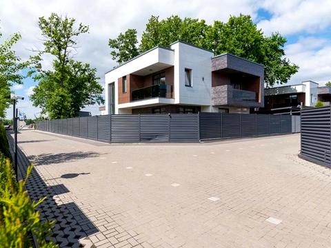 будинок за адресою Дніпровська