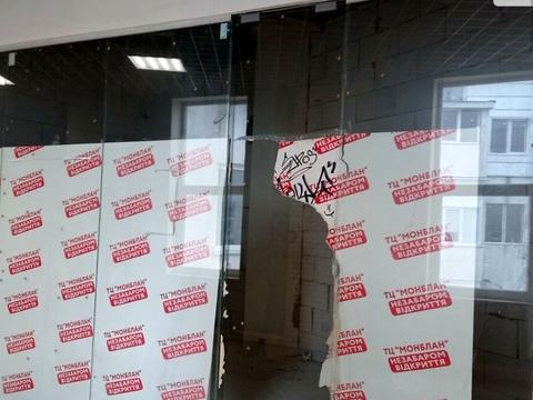 комерційна за адресою Степана Бандери вул., 2/1а