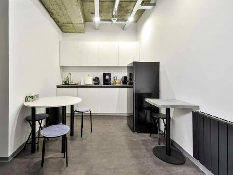 комерційна за адресою Саксаганського вул., 120