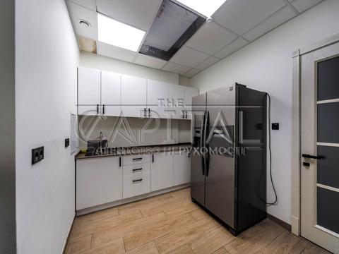 комерційна за адресою Жилянська вул., 118