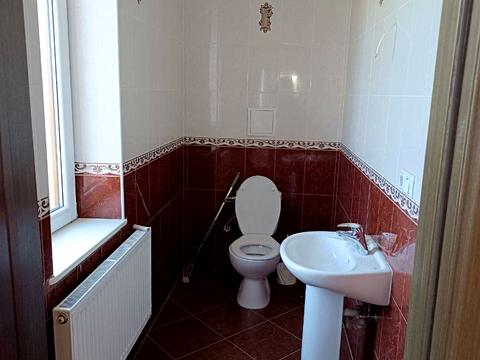 комерційна за адресою Монастирська вул., 2