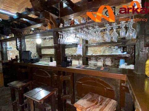 комерційна за адресою Леся Курбаса вул., 2