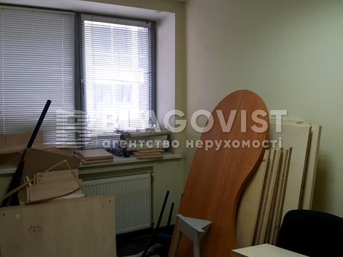 комерційна за адресою Спортивна пл., 3