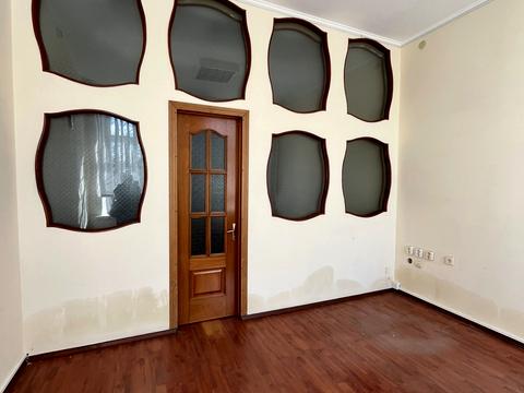 комерційна за адресою Степана Чобану вул. (Добровольського), 1
