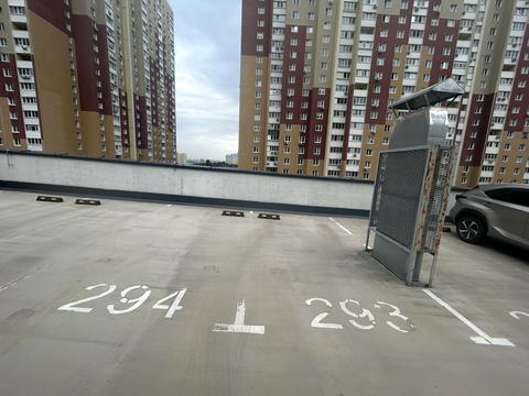 паркомісце за адресою Олександра Олеся вул., 2