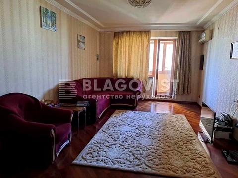 квартира за адресою Анни Ахматової вул., 13