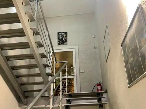 комерційна за адресою Набережна Перемоги вул., 10