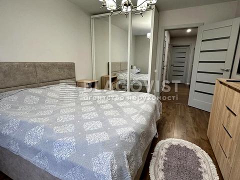 квартира за адресою Софії Русової вул., 7-А