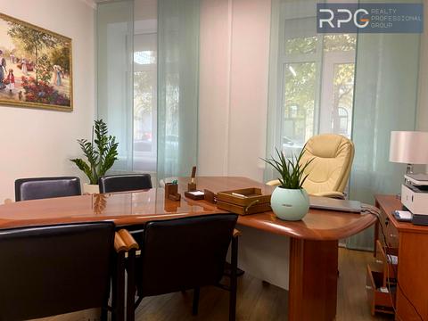 комерційна за адресою Липська вул., 19/7