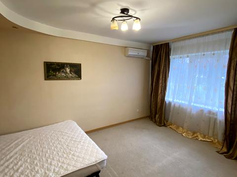 квартира за адресою Космічна вул., 5
