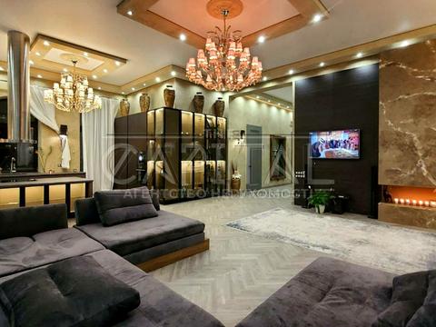 будинок за адресою Набережна вул.