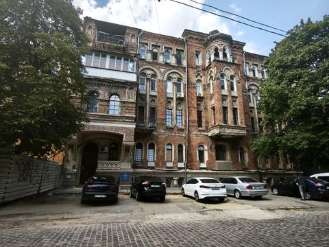 комерційна за адресою Спиридонівська вул., 8