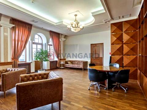 комерційна за адресою Контрактова пл., 10