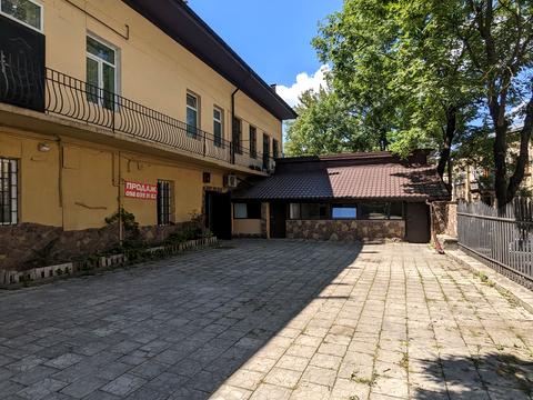 комерційна за адресою Львів, Якова Остряниці вул., 4
