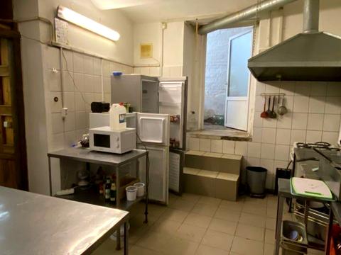 коммерческая по адресу Леся Курбаса ул., 2
