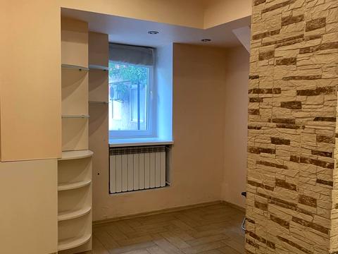комерційна за адресою  Українських Героїв пл. (Льва Толстого), 3