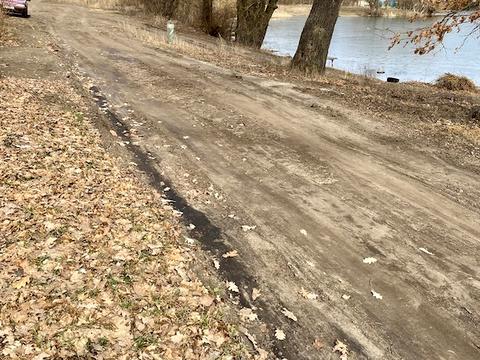 ділянка за адресою смт. Шарівка, Набережна