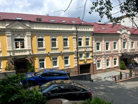 комерційна за адресою Ігорівська вул., 1/8