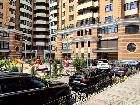 комерційна за адресою Лесі Українки бульв., 7-Б