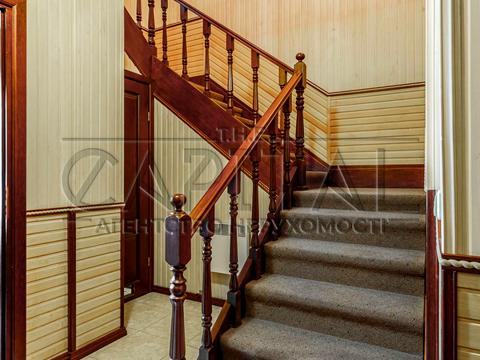 комерційна за адресою Патріарха Володимира Романюка вул. (Жовтнева), 2Б