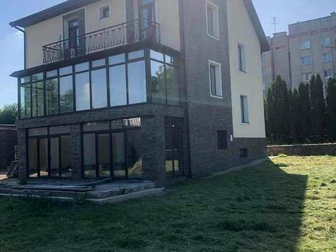 будинок за адресою вул. Дворецька, 121