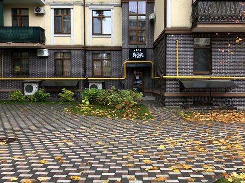 коммерческая по адресу вул. Мрії, 3б