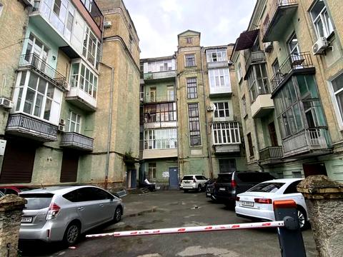 комерційна за адресою Саксаганського вул., 68/21