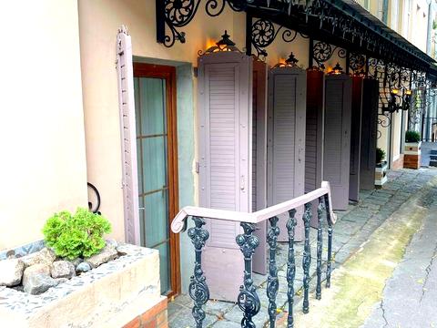 комерційна за адресою Військовий узвіз, 8