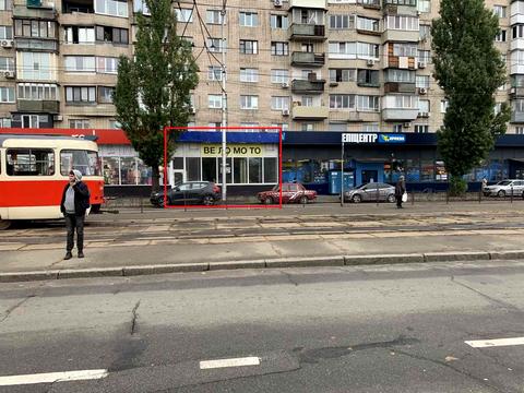 комерційна за адресою Празька вул., 3