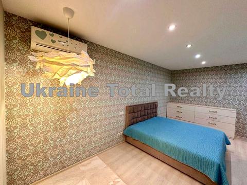 квартира за адресою Анни Ахматової вул., 30