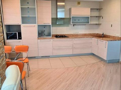 квартира за адресою Сергія Подолинського вул. (Благоєва), 7