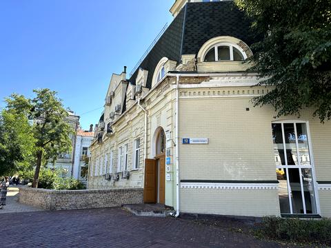 коммерческая по адресу Трёхсвятительская ул., 13