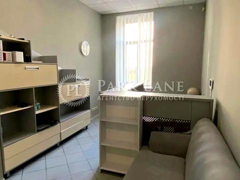 комерційна за адресою Еспланадна вул., 30