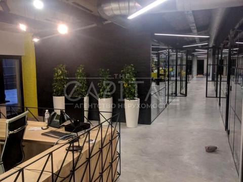 комерційна за адресою Велика Васильківська вул. (Червоноармійська), 55Б