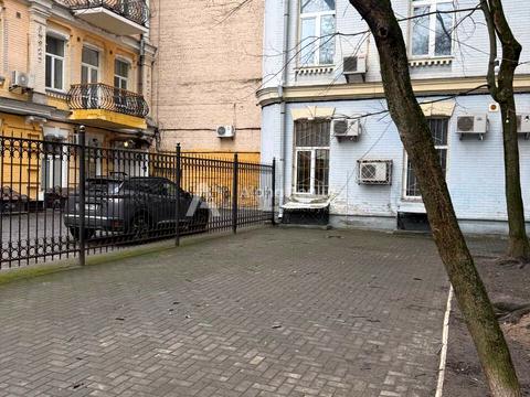 комерційна за адресою Ярославів Вал вул., 16