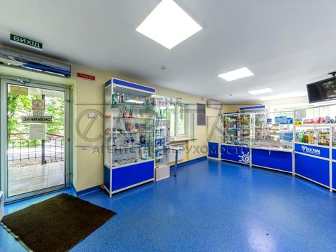 комерційна за адресою Салютна вул., 17