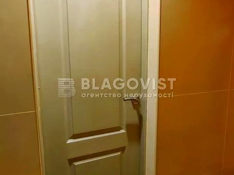 комерційна за адресою Князів Острозьких вул. (Московська), 39