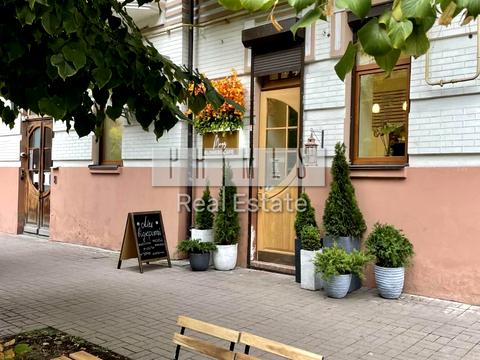 комерційна за адресою Інститутська вул., 13/4