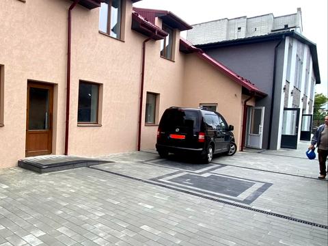коммерческая по адресу Андрея Шептицького, 34