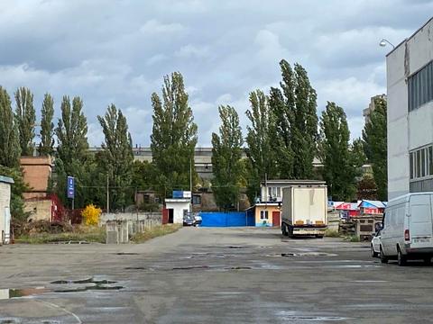 комерційна за адресою Здолбунівська вул., 3