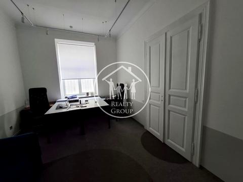 коммерческая по адресу Конопницької, 4