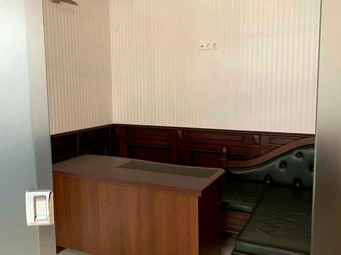 комерційна за адресою Інститутська вул., 18-А