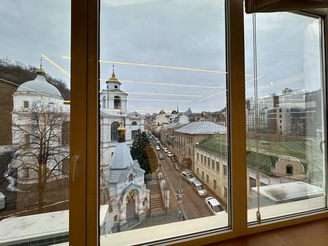 комерційна за адресою Верхній Вал вул., 2