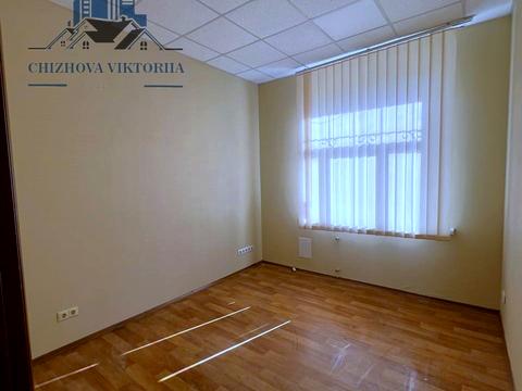 комерційна за адресою Батумська вул., 11