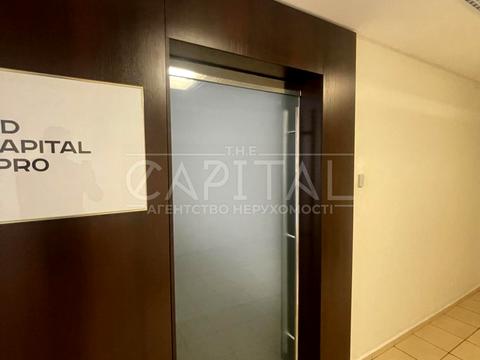 комерційна за адресою Богдана Хмельницького вул., 52