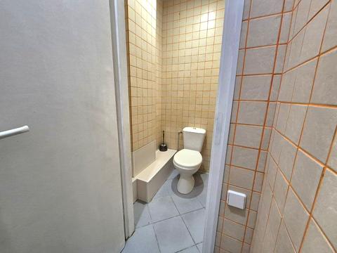 комерційна за адресою Еспланадна вул., 30