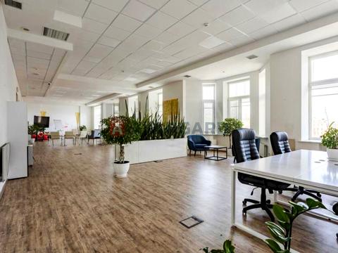 комерційна за адресою Контрактова пл., 10