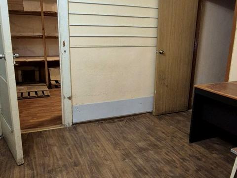 комерційна за адресою Чеська вул., 3