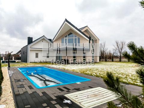 будинок за адресою Вишнева вул.